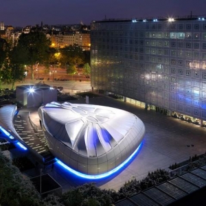 Zaha Hadid设计作品:香奈儿移动艺术馆落户巴黎