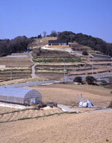 日本建筑师Tezuka设计的山间工作室